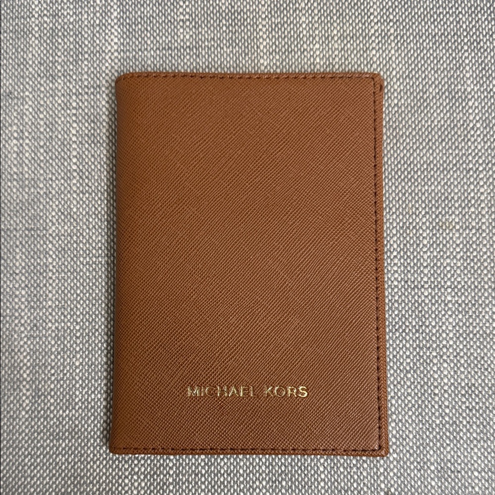 Michael Kors Tan Leather Passport Card Holder-New 💯Authentic!